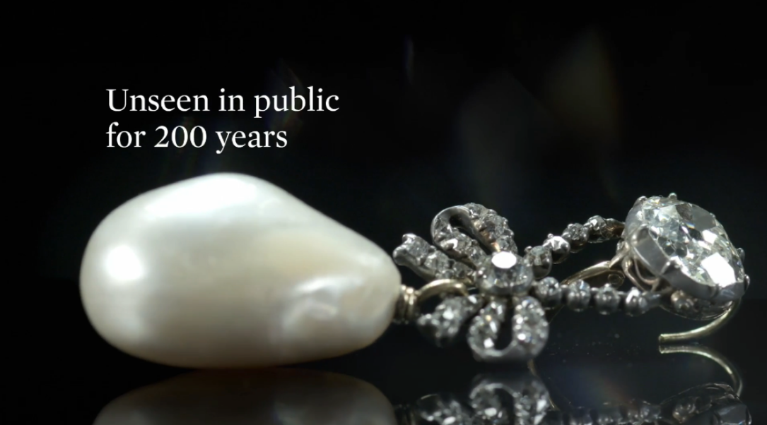 Marie Antonette's pearl earring unseen 4